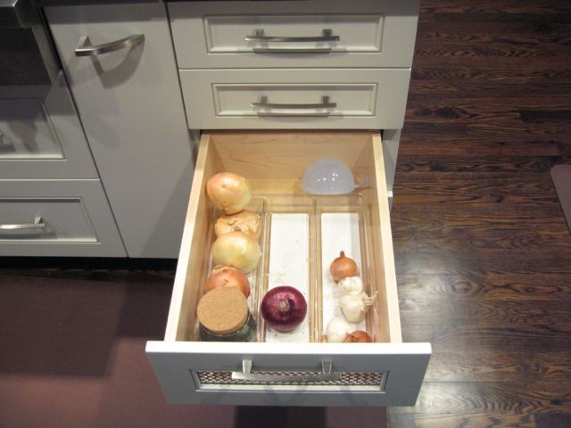 Transitional kitchen photo in New York