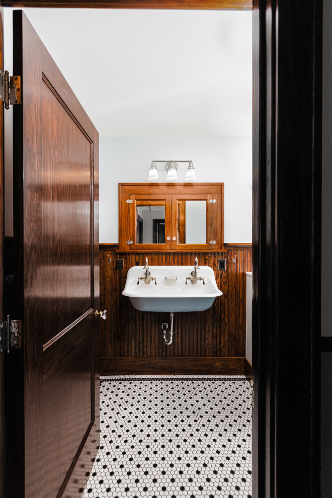 На фото: главная ванная комната среднего размера в классическом стиле с полом из мозаичной плитки, тумбой под одну раковину, подвесной тумбой и панелями на части стены с