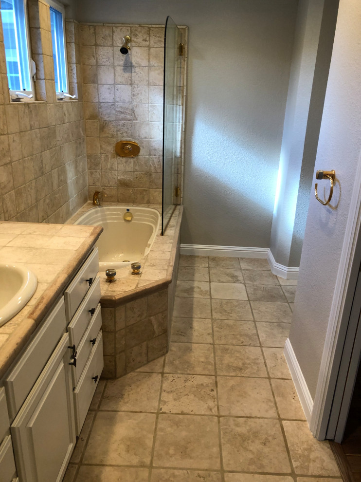 Piedras Circle- Master Bathroom