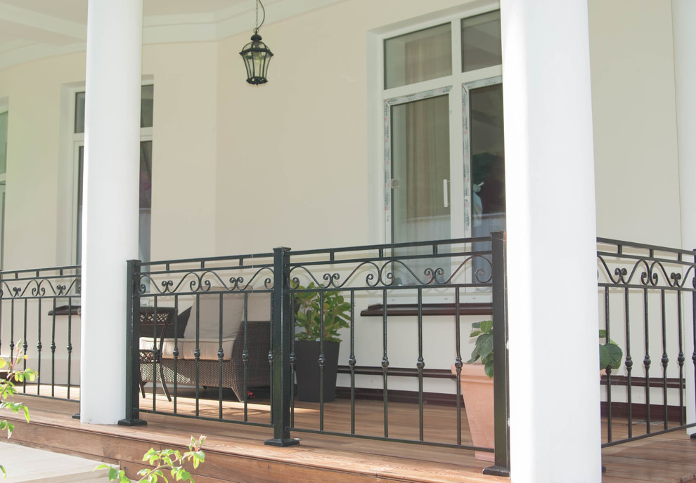 Веранда загородного дома