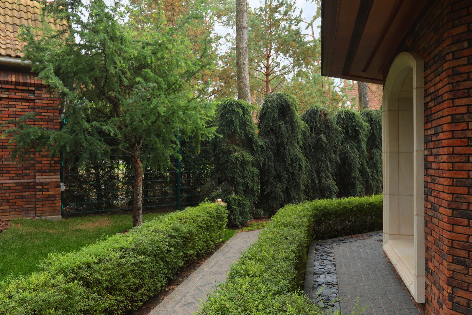 Коттеджный сад в Барвихе (дизайн и исполнение компании "Imperial Garden")