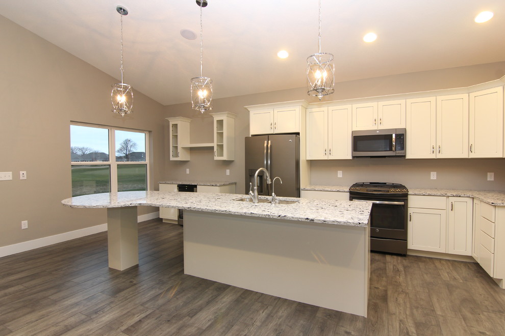 Inspiration for a transitional kitchen remodel in Cedar Rapids