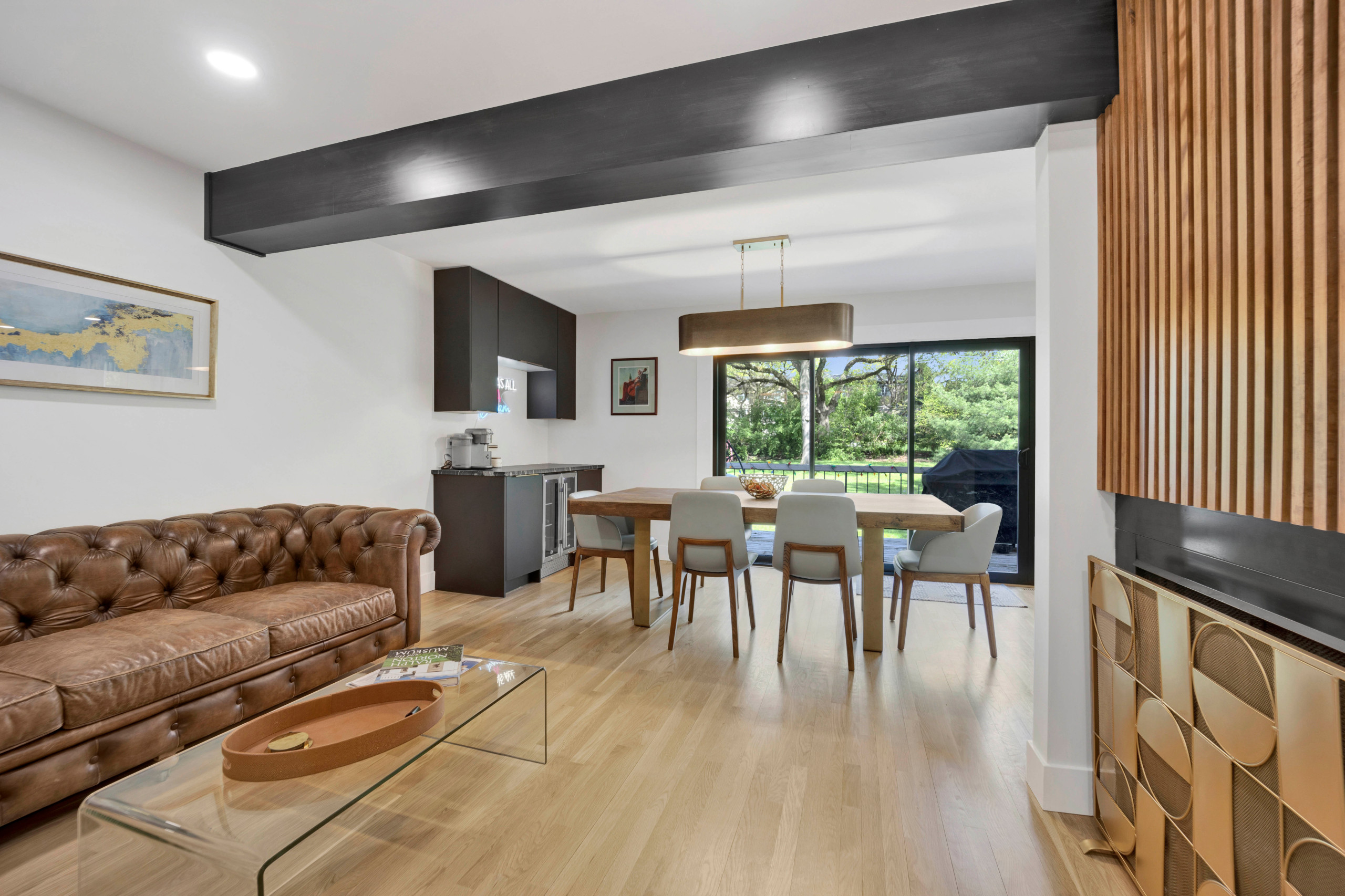 Living room - modern living room idea in Chicago