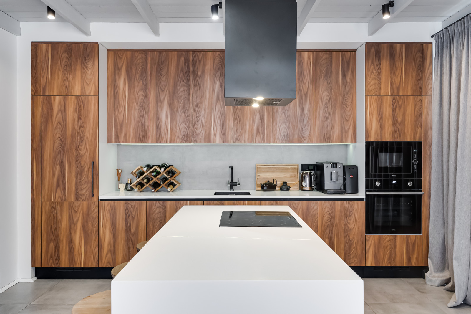 Минималистичная кухня с акцентом на натуральность!