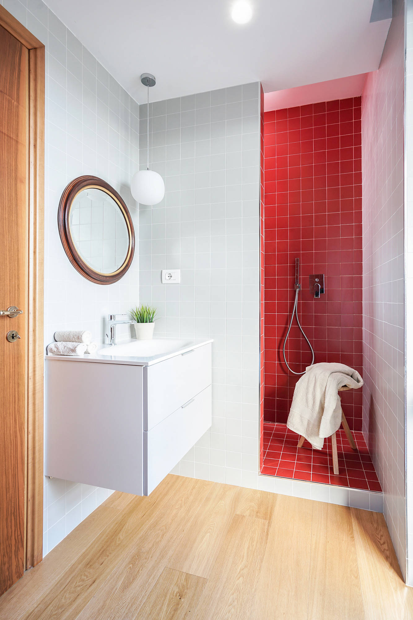 75 Red Tile Bathroom Ideas You'll Love - December, 2025 | Houzz, image size:1334x2000