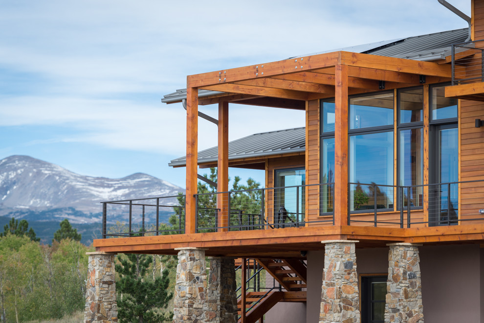 Example of a mountain style deck design in Denver