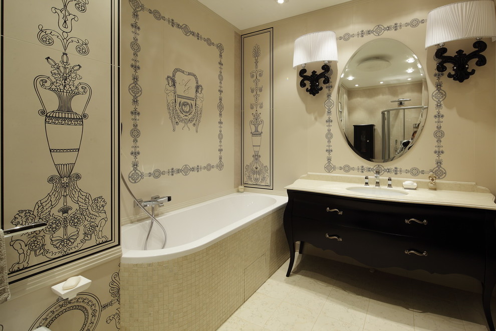 Идея дизайна: главная ванная комната среднего размера в стиле неоклассика (современная классика) с ванной в нише, черно-белой плиткой, мраморной столешницей, черными фасадами, угловым душем, инсталляцией, керамогранитной плиткой и мраморным полом