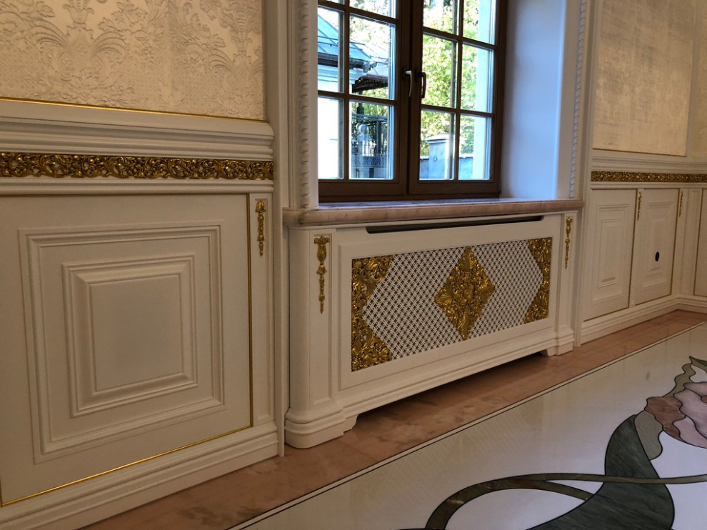 Панели с дверьми.