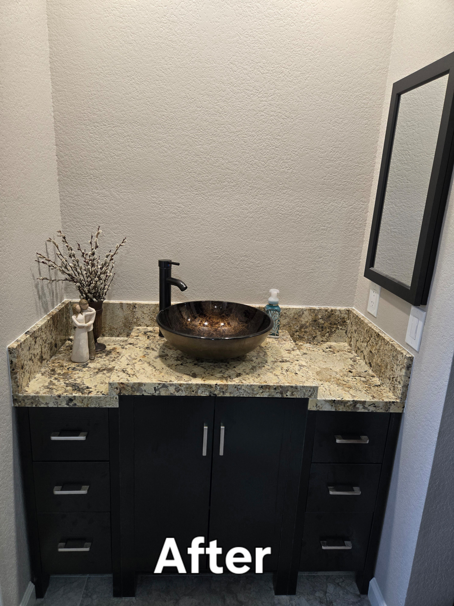 Bathroom - contemporary bathroom idea in Sacramento