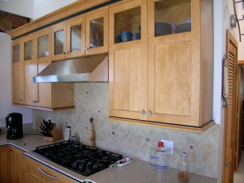 Kitchen - transitional kitchen idea in Boston