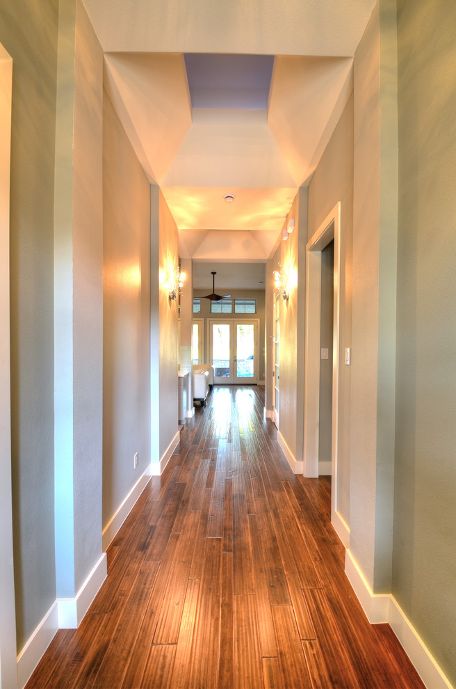 Photo of a modern hallway in Dallas.