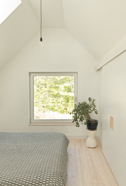Mad River Cottage scandinavian-bedroom