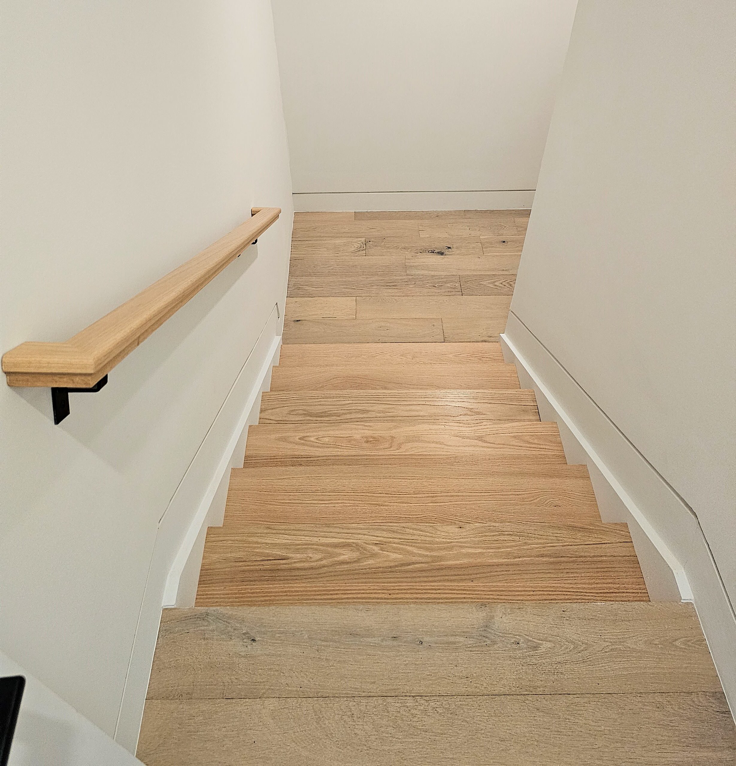 108_Red Oak Stairs in Light Filled Space, Fairfax, VA 22031