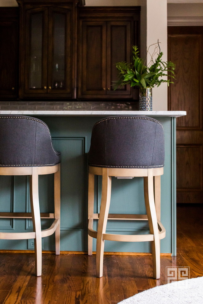 Inspiration for a transitional home design remodel in Dallas