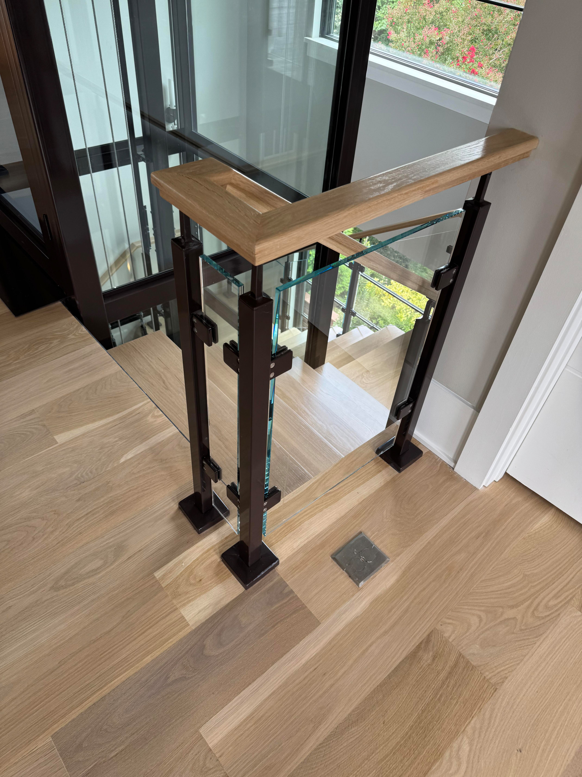 136_Modern Mono-Beam Encircling Glass Elevator, Bethesda, MD 20814
