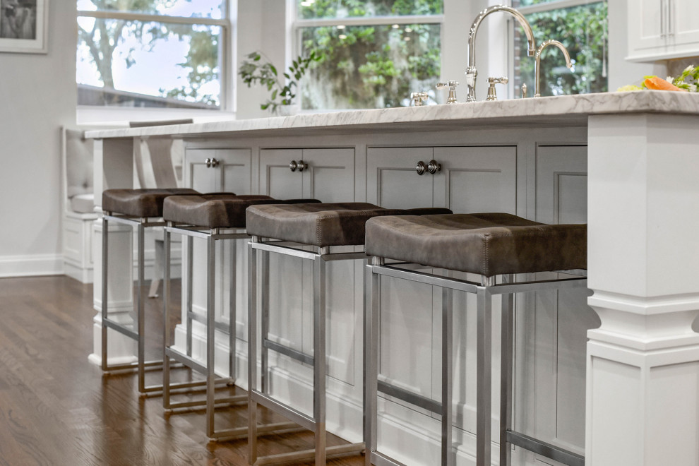 Inspiration for a transitional kitchen remodel in Jacksonville