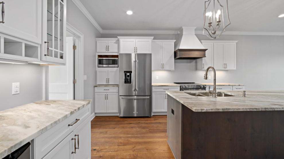 Kitchen - transitional kitchen idea