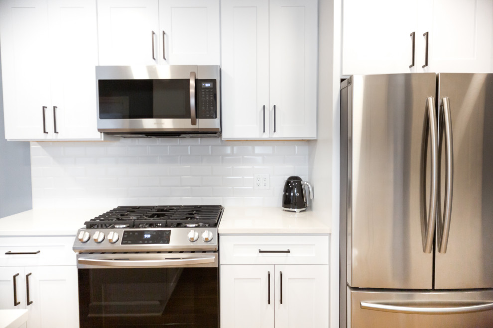 Inspiration for a modern kitchen remodel in Denver