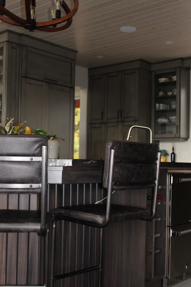 Home design - transitional home design idea in Toronto