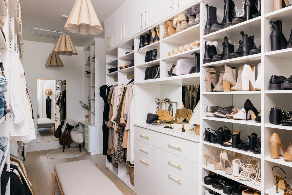 Inspiration for a contemporary closet remodel in Phoenix