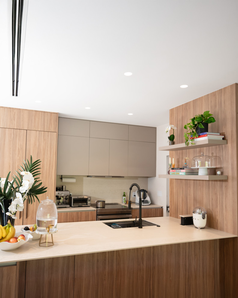 Trendy kitchen photo in Miami