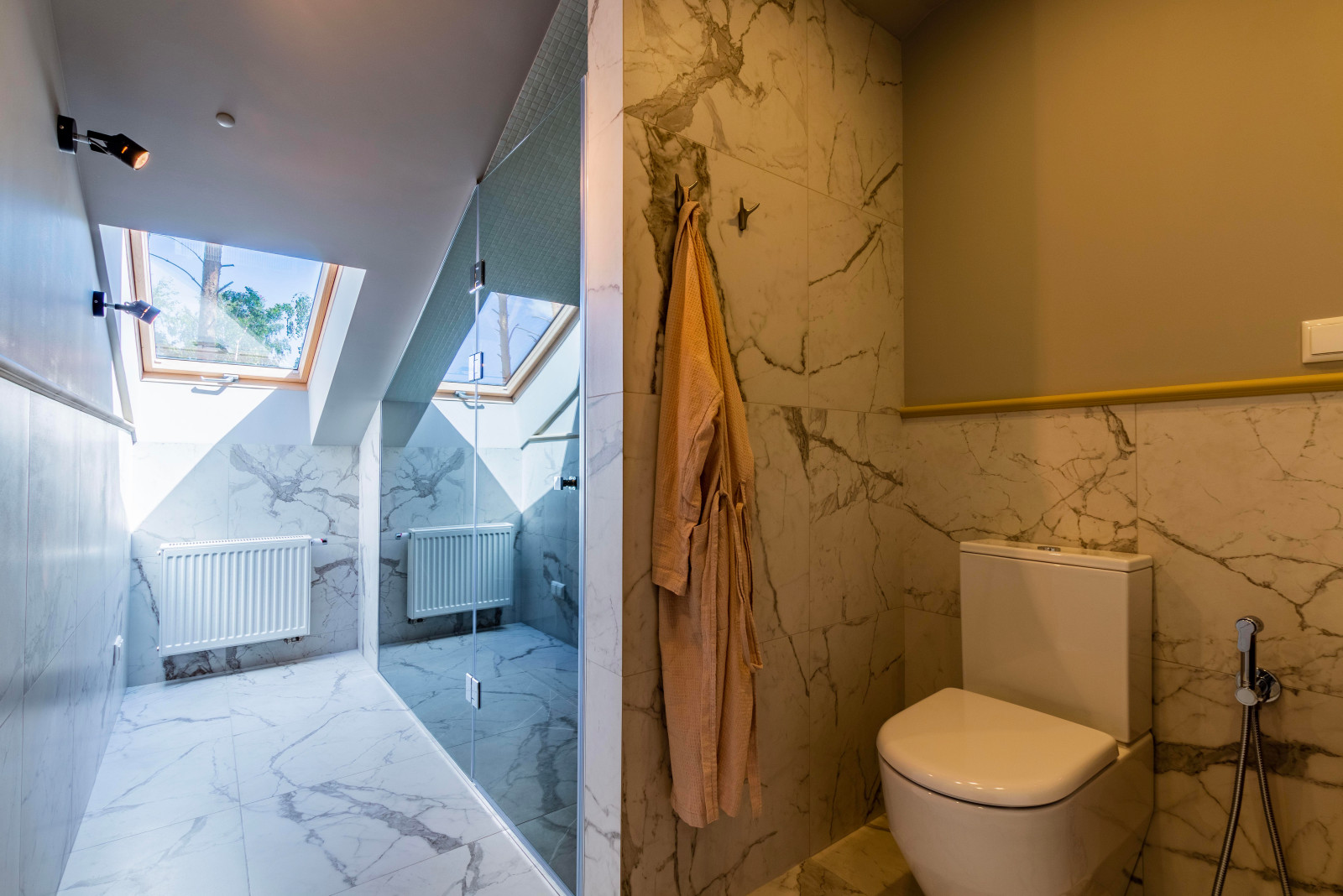 Гостевая спальня с личным санузлом.