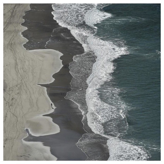 Indigo Waves Giclee Stretched Canvas Artwork 20 x 24 Global Gallery Sue Schlabach