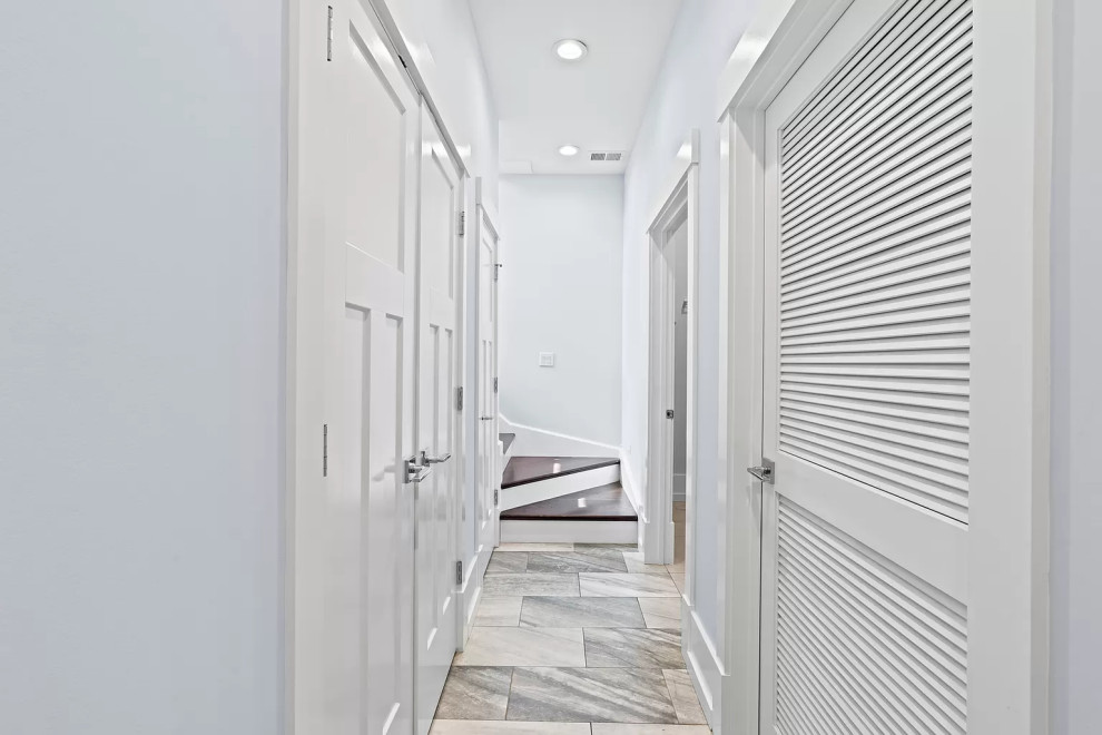 Example of a transitional hallway design in Chicago
