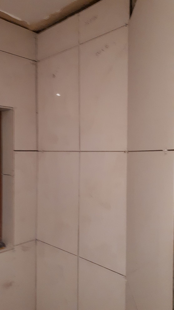 Tiling uneven walls. Corners looking messy