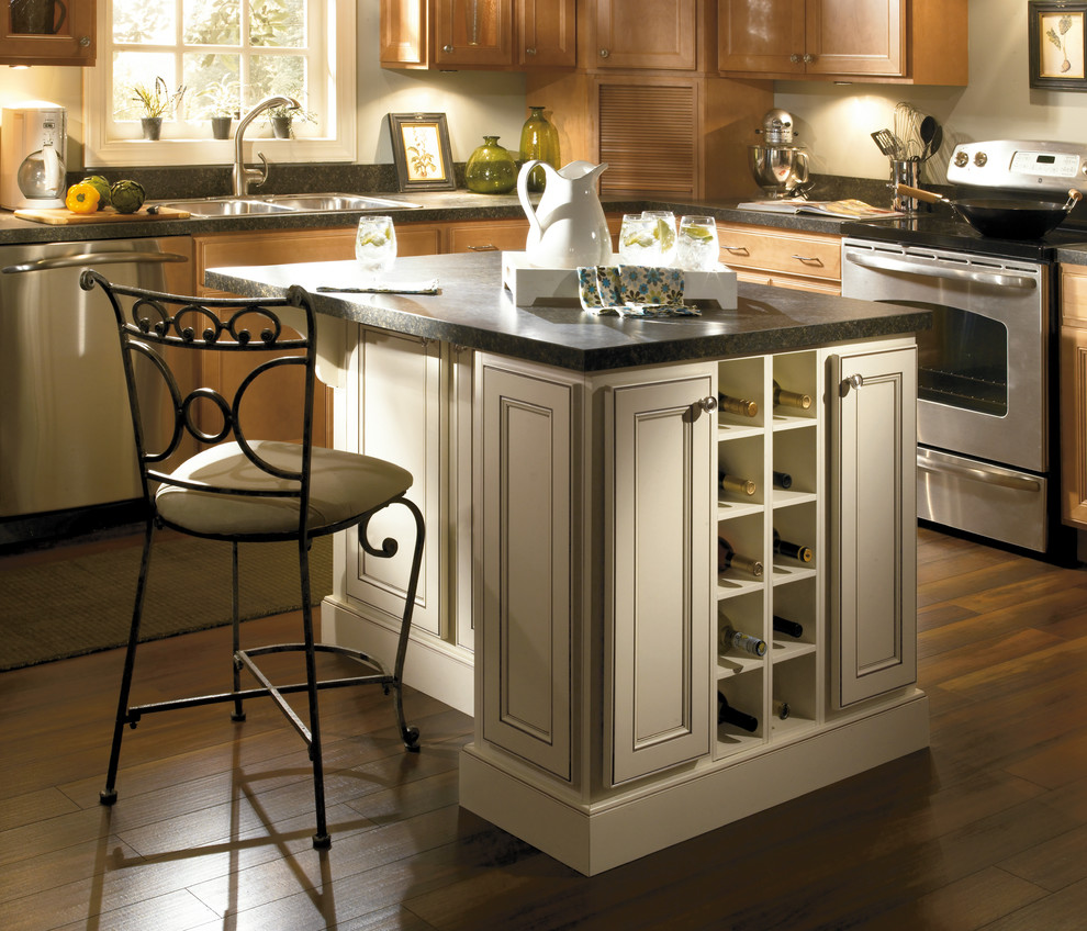 Design ideas for a traditional kitchen in Wichita.