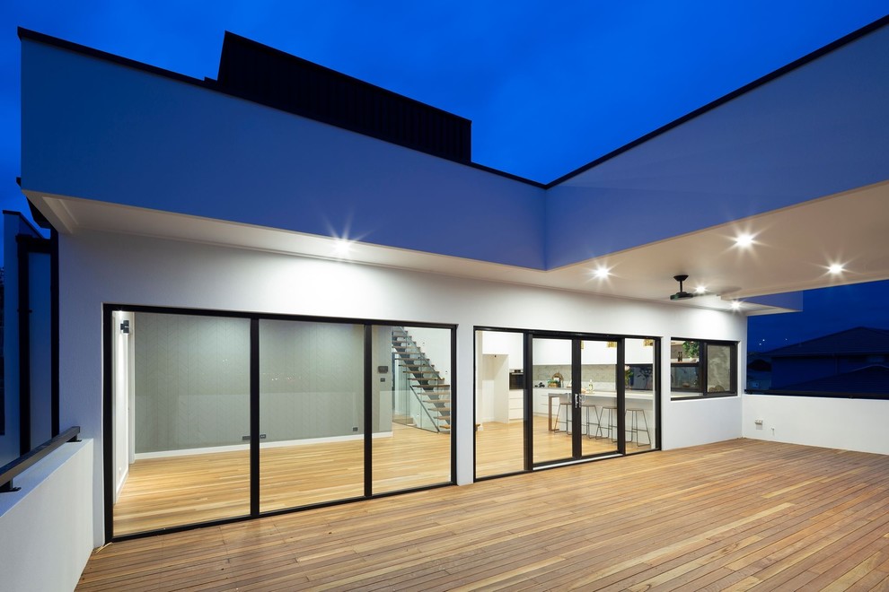 Mid-sized modern balcony in Canberra - Queanbeyan with a roof extension and mixed railing.