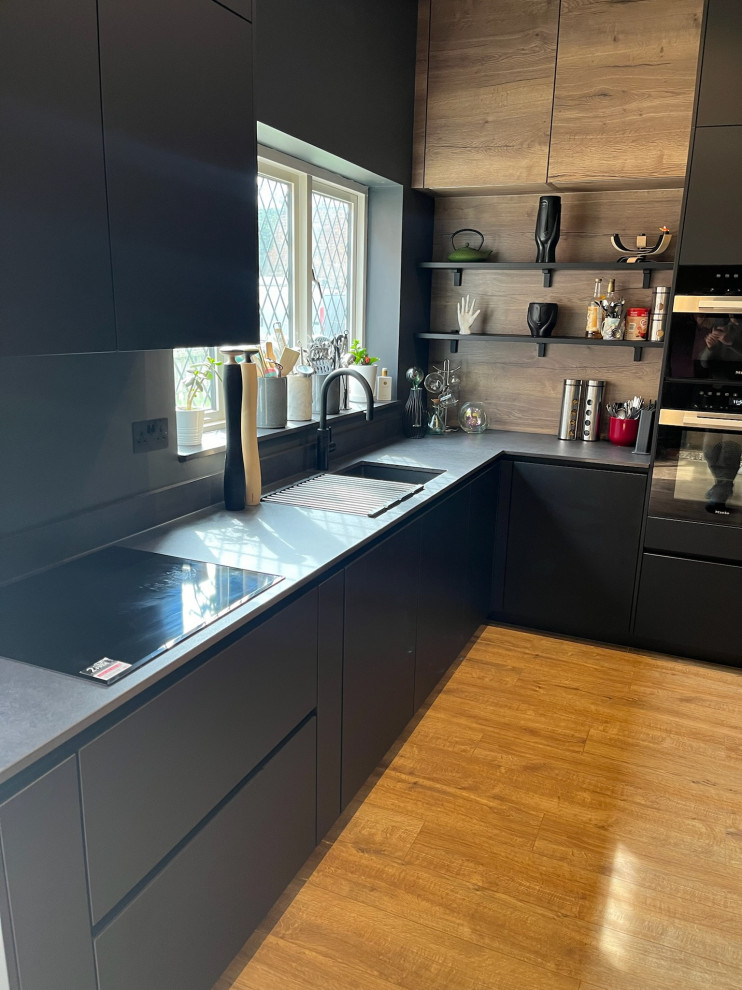Easy Touch Graphite Handleless