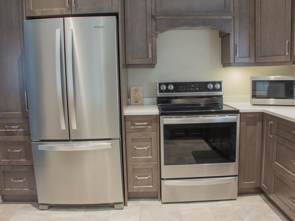 Inspiration for a transitional kitchen remodel in Toronto