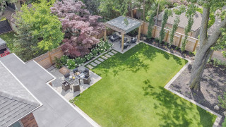 Yard of the Week: Pergola, Patio and Privacy for Family Living (16 photos)