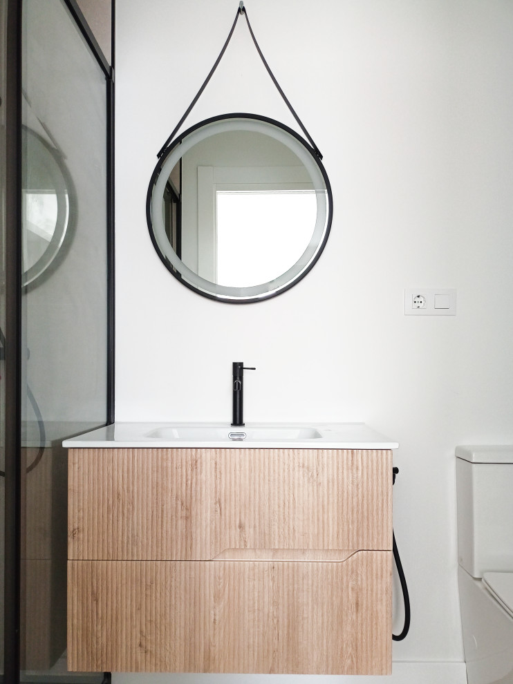 Madera, negro y verde suave: el nuevo lenguaje de este hogar