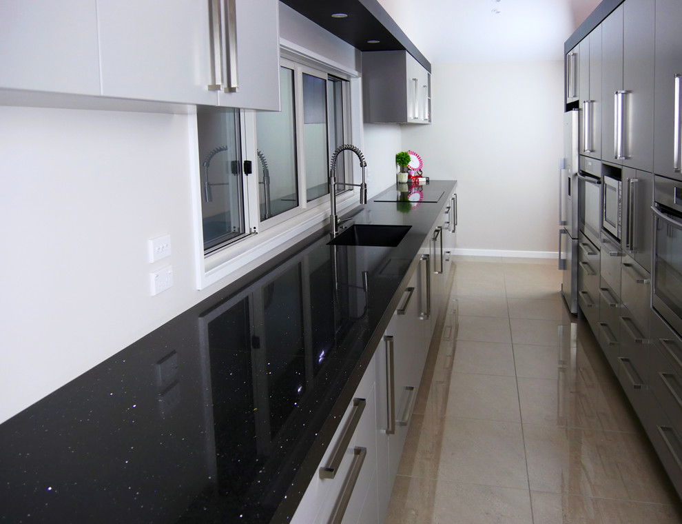 Photo of a contemporary kitchen in Napier-Hastings.