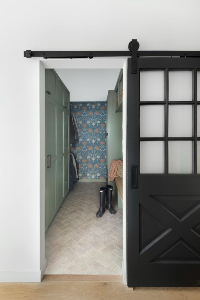 Источник вдохновения для домашнего уюта: входная дверь среднего размера в стиле кантри с полом из керамической плитки и бежевым полом