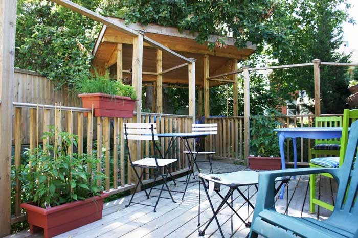 Eclectic home design photo in Ottawa
