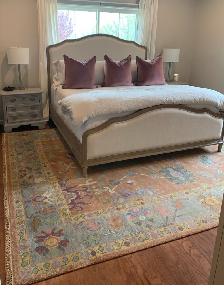 Oushak Rug combines a playful charm and a restful atmosphere! Farmhouse Bedroom Birmingham