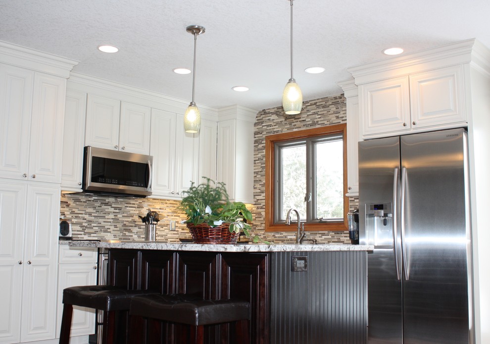 Inspiration for a transitional kitchen remodel in Minneapolis