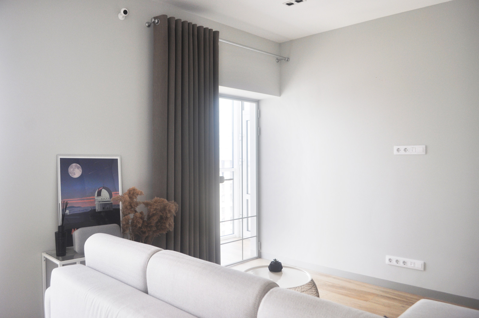 Стильная квартира для молодой семьи с чудесным песиком!