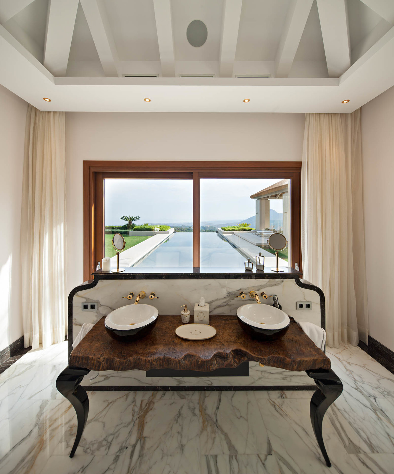 Дом с видом на Гибралтар