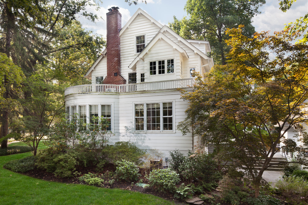 Design ideas for a traditional two-storey exterior in DC Metro.