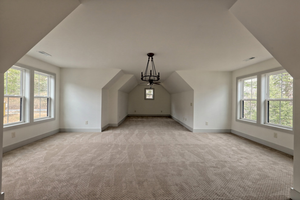 Ejemplo de habitación de invitados de estilo de casa de campo grande con paredes blancas, moqueta y suelo gris