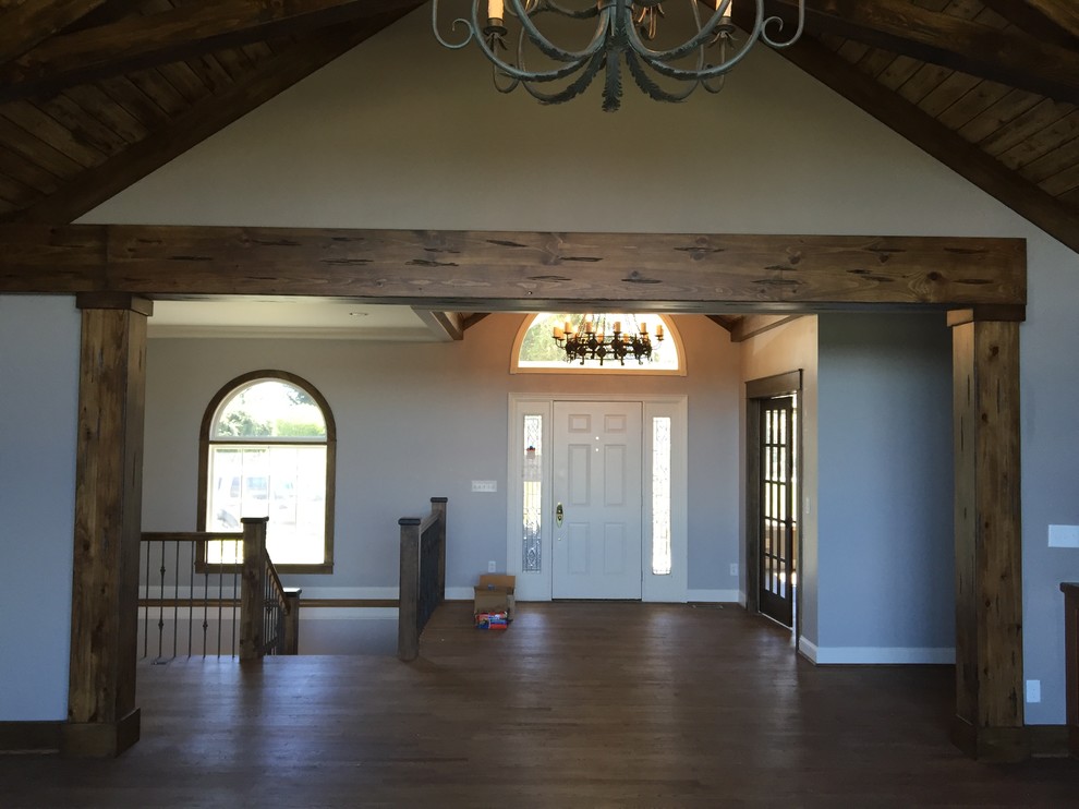 Entryway - rustic entryway idea