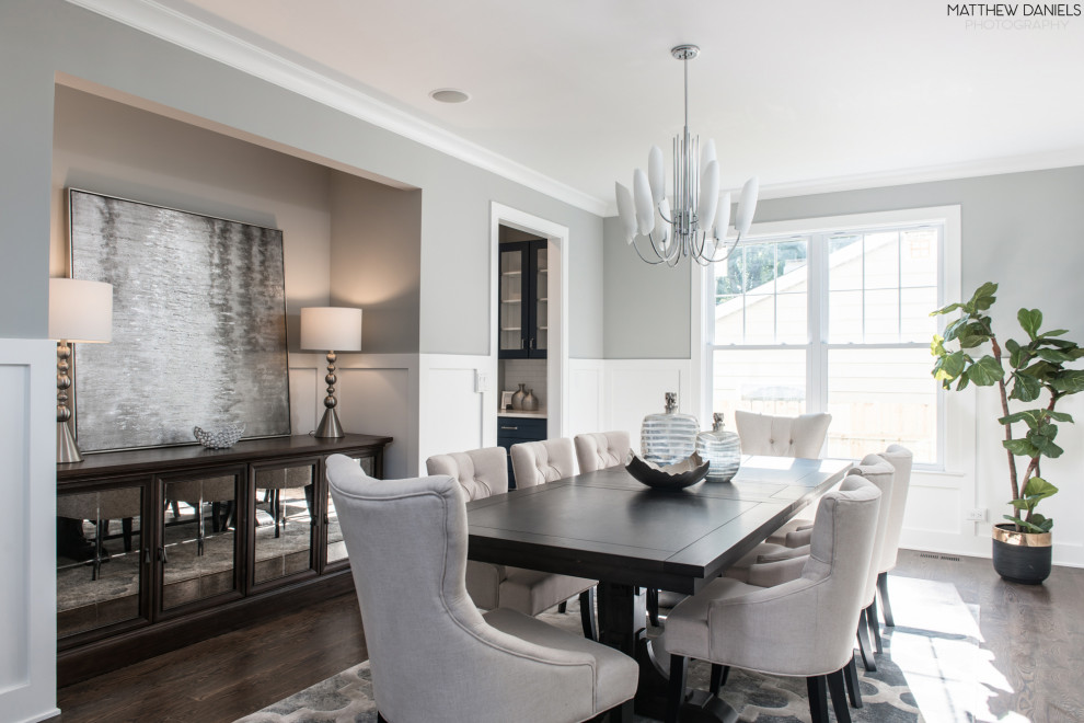 Dining room - dining room idea in Chicago