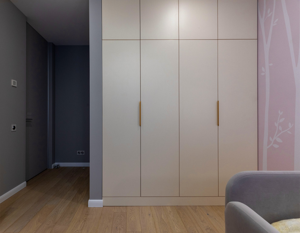 Распашной шкаф для детской