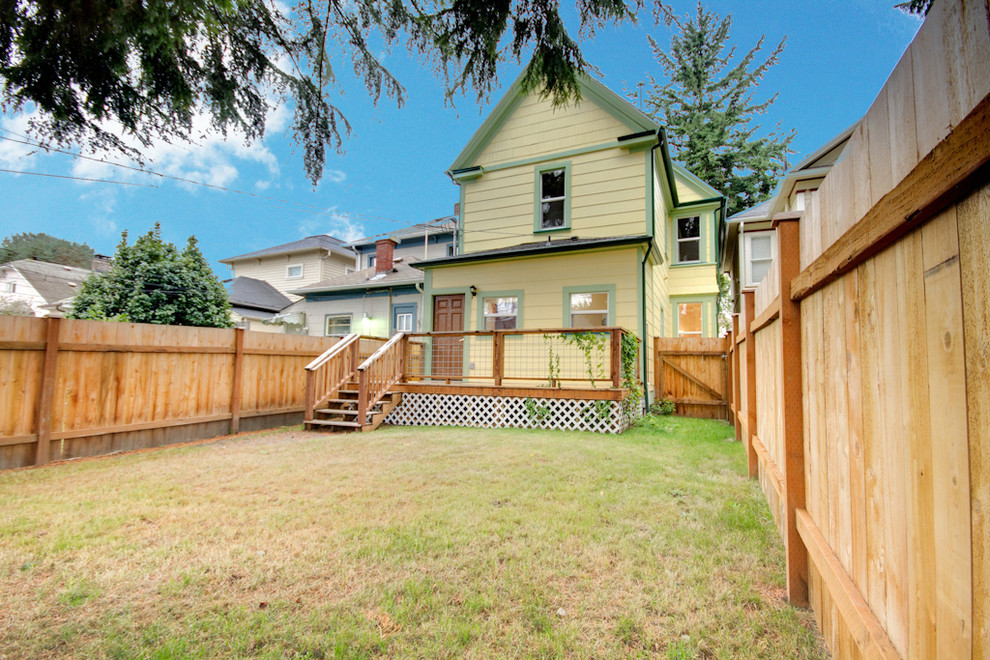 Photo of a mid-sized traditional backyard deck in Seattle with no cover.