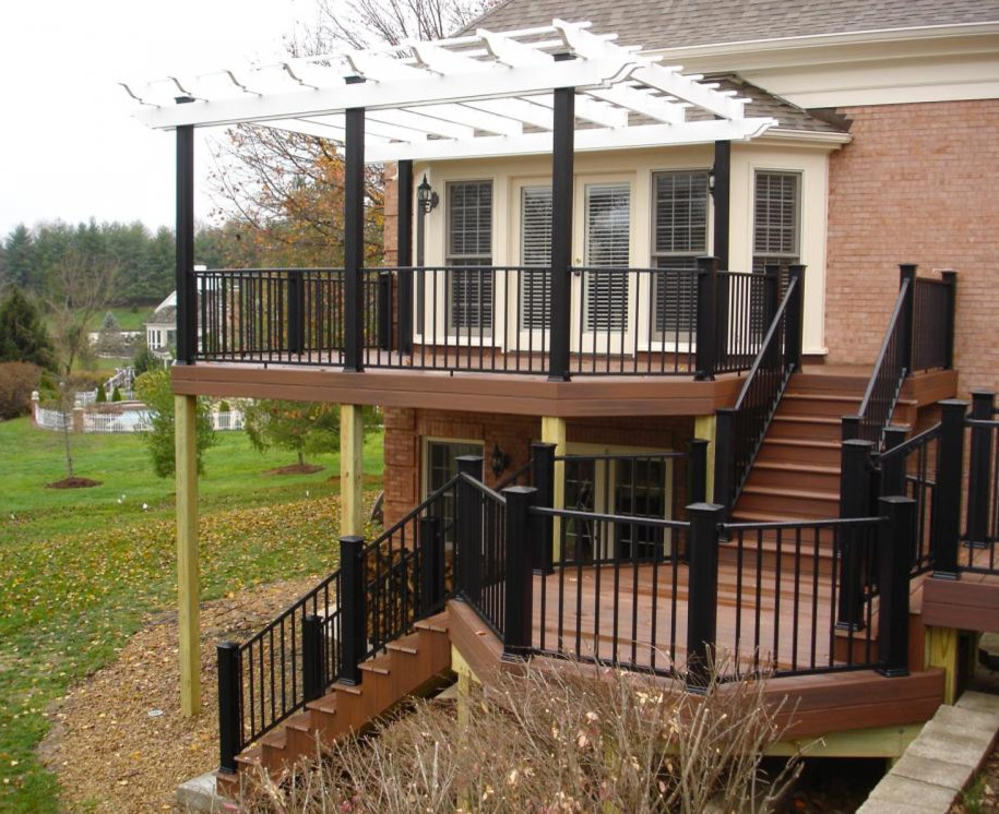 Inspiration for a mid-sized transitional backyard deck remodel in Minneapolis with no cover
