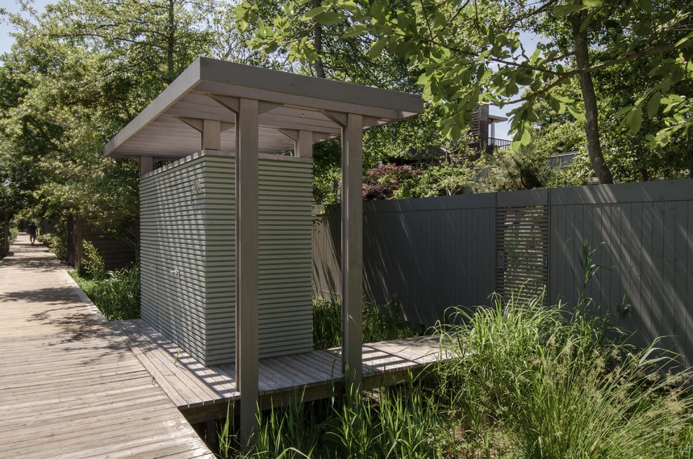 This is an example of a small midcentury detached shed and granny flat in New York.